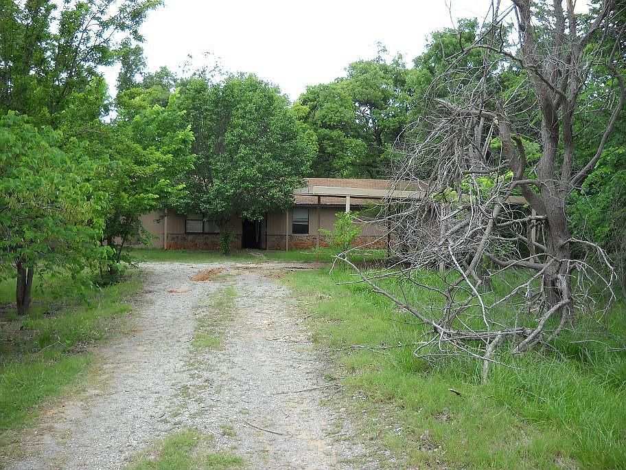 2nd image of 402 Shady Ln