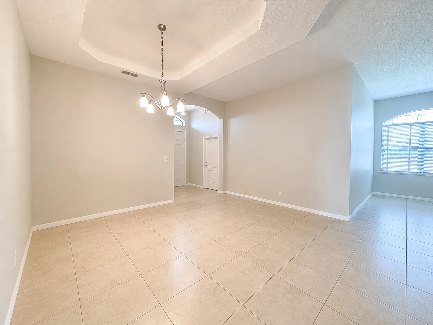4 bed, 2855 sqft, $3,350 — Photo 4