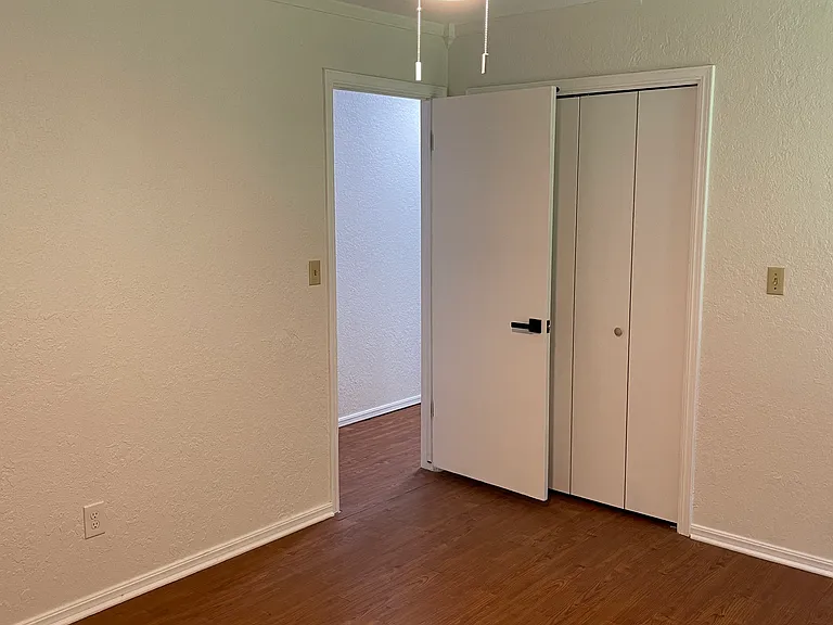 1715 Lancaster Cir — Photo 24