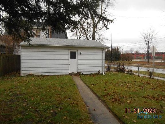 2nd image of 933 Ogden Ave