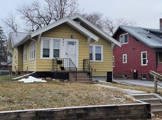 871 39th St, Des Moines, IA 50312