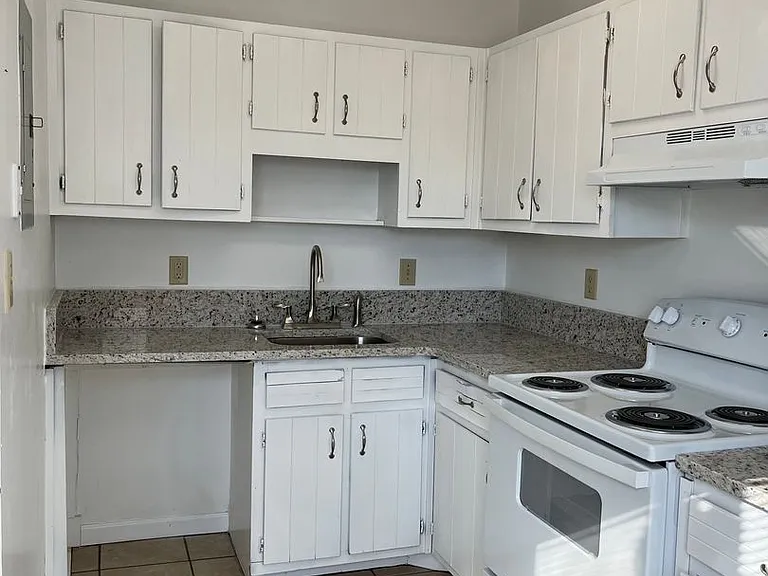 314 West Ave — Photo 1