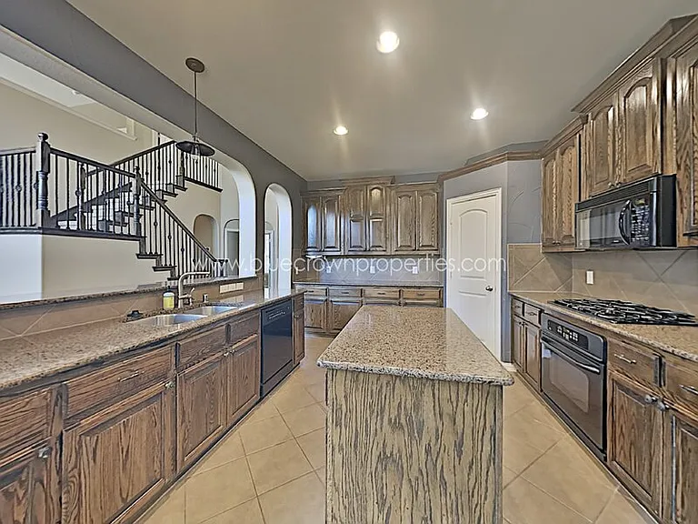1917 Lawnview Dr — Photo 7