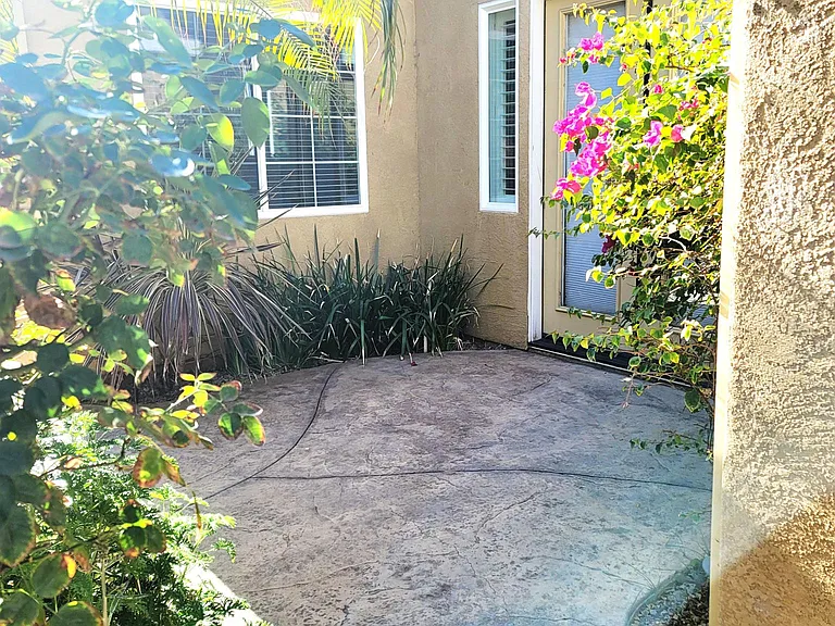 533 Stirling Ct — Photo 31