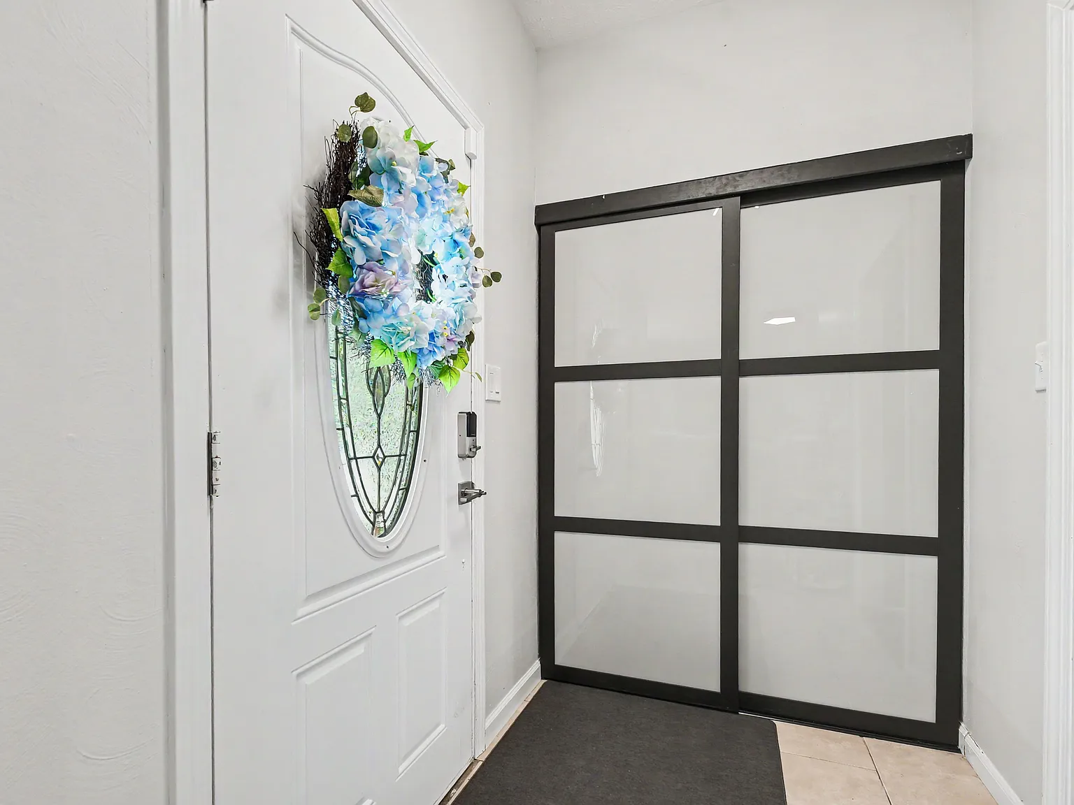 3 bed, 1.5 bath, 1716 sqft, $2,500 — Photo 3