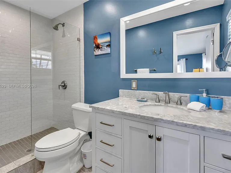 222 SE 11th Ct — Photo 12