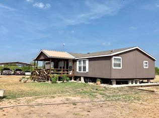 225 Midway Park Rd, Carrizo Springs, TX 78834