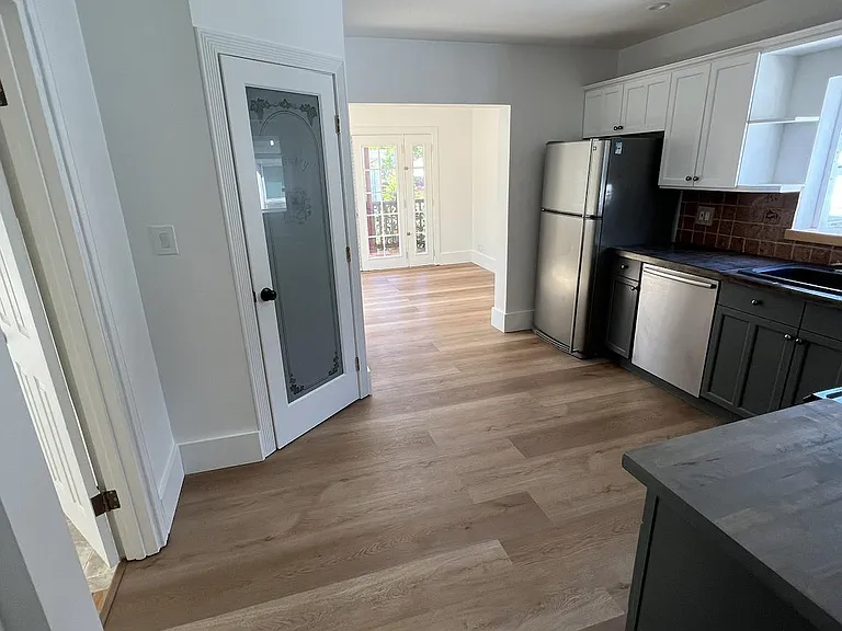 1305 California Dr — Photo 5