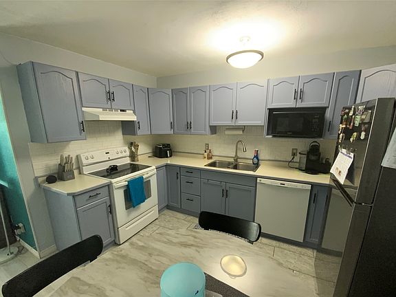 2nd image of 865 Main St #204