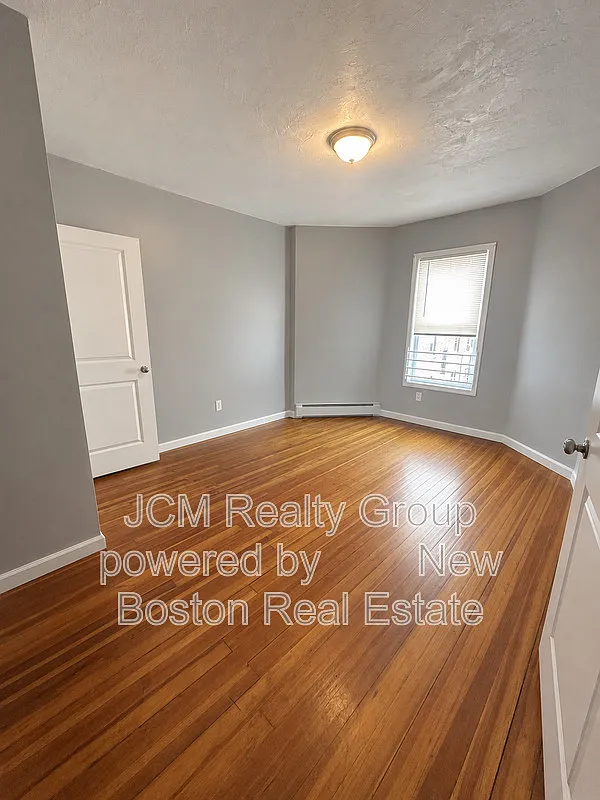 2 bed, 1.0 bath, 1000 sqft, $2,400 — Photo 3