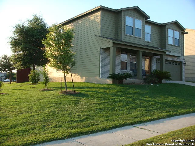 4 bed, 2.5 bath, 3518 sqft, $2,100 — Photo 4