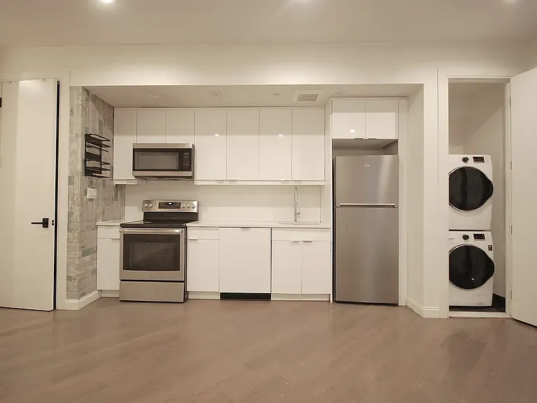 1321 Union St #3L — Photo 2