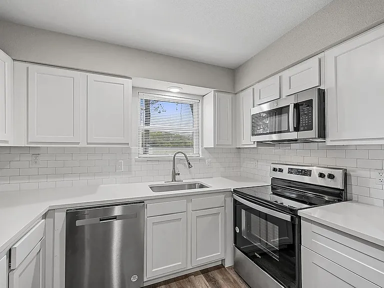 Heritage Grove Apartments — Photo 13