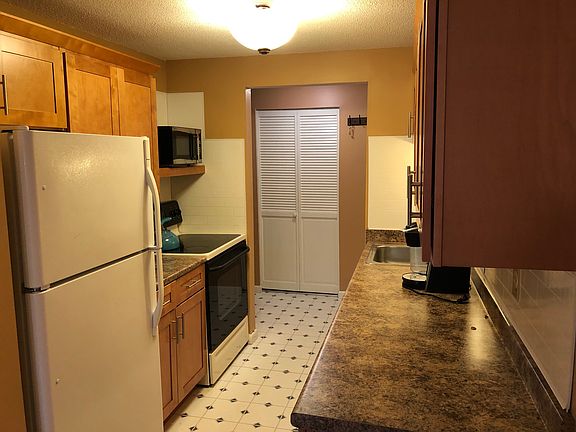 5th image of 220 Bedford St APT 1D