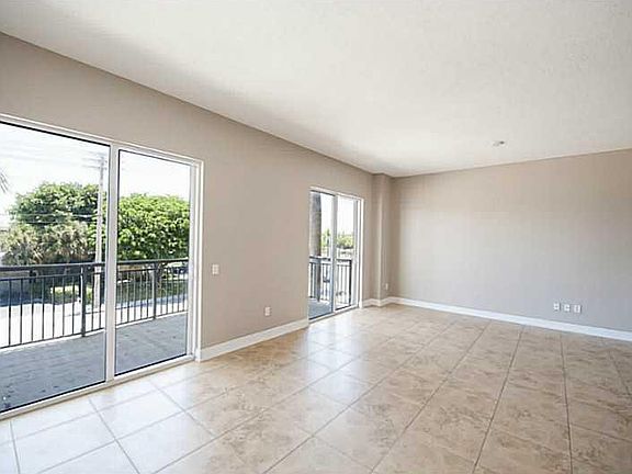 5th image of 2631 NE 14th Avenue #205