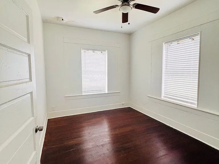 3327 Procter St — Photo 3