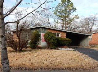 1315 Mendell Dr, Saint Louis, MO 63130