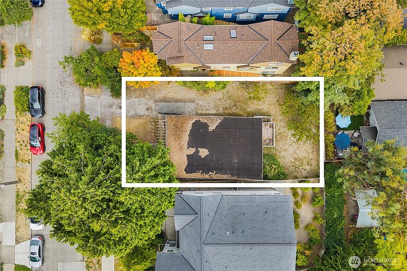 2nd image of 440 26th Avenue E
