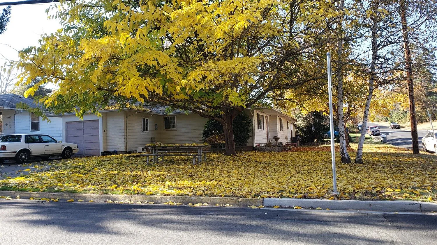 905 NW Sunset Dr photo 1
