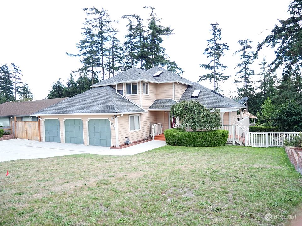 1st image of 923 SW Barrington Drive