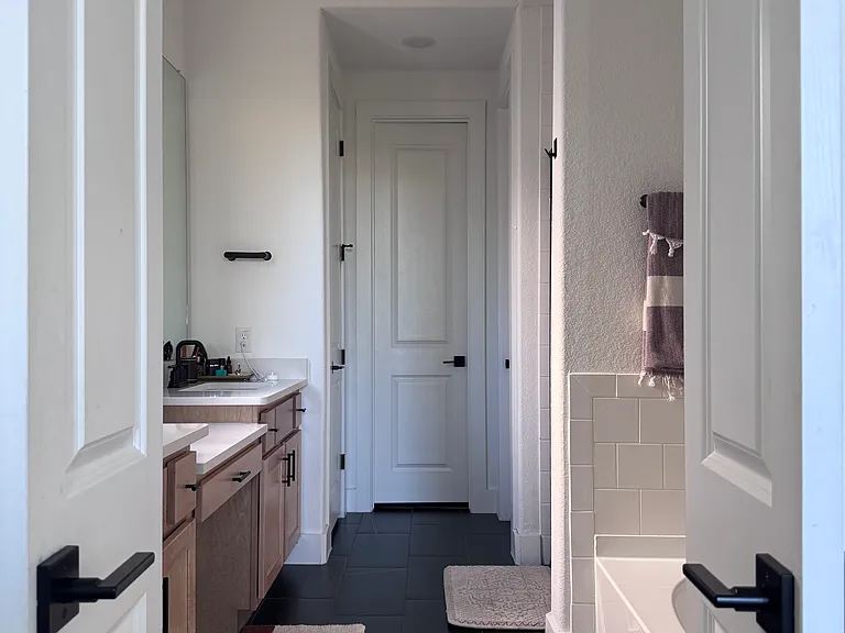 Master Bath w/ Walk In Closet
