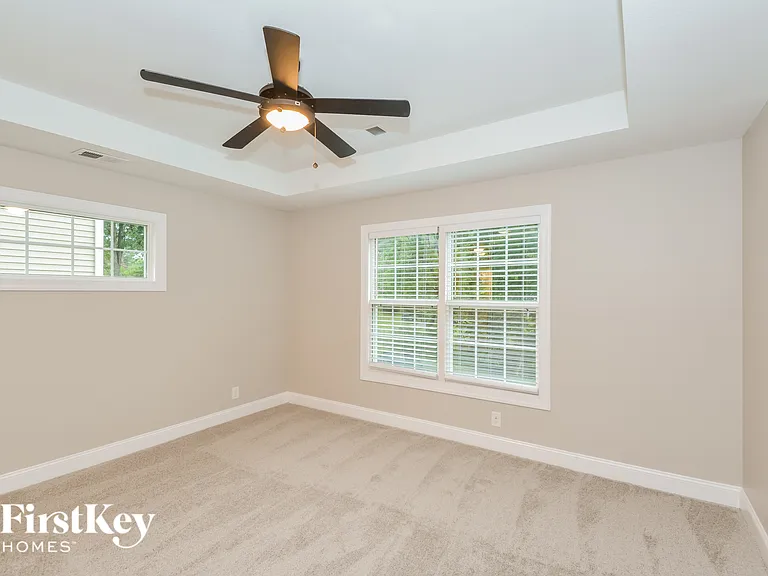 450 Galvin Dr — Photo 6