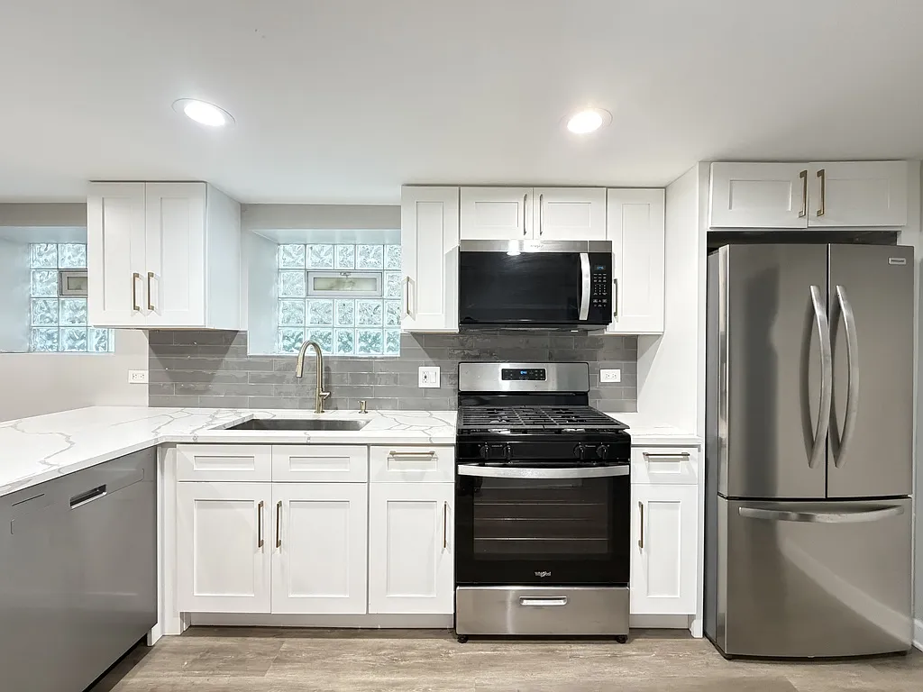 Beyond Compare 2 Bed, 1 Bath at Washtenaw + Rascher (Budlong Woods) — Photo 4