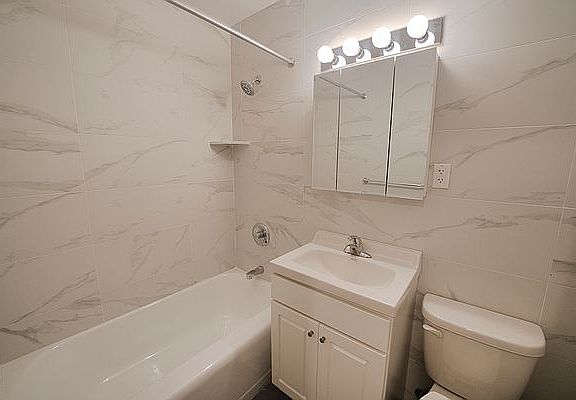 5th image of 41-11 Parsons Blvd APT 505