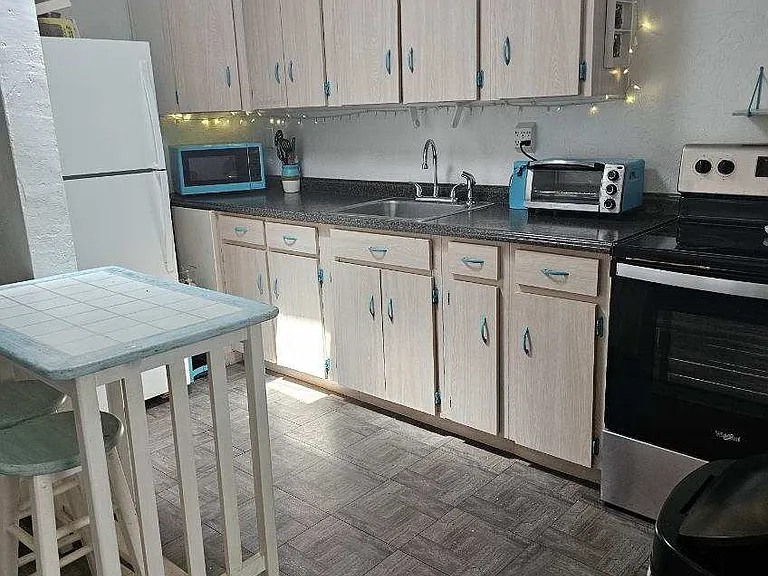 143 Rockefeller Dr #B — Photo 3