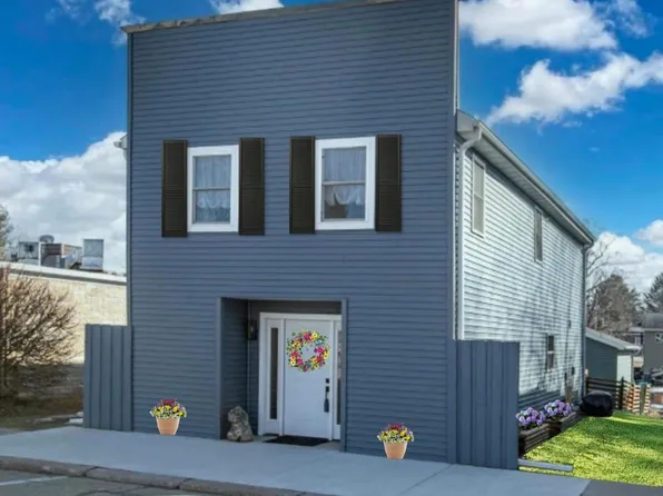 175 S Main St, Iola, WI 54945