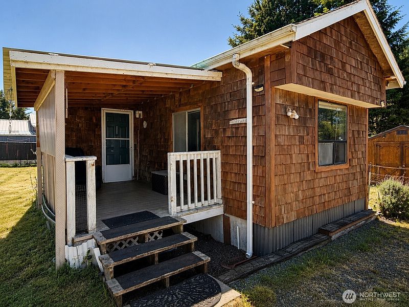 4th image of 25007 Ash Place