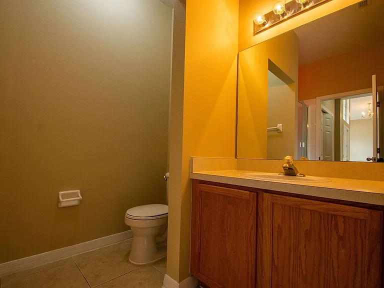 421 Lockbreeze Dr — Photo 20