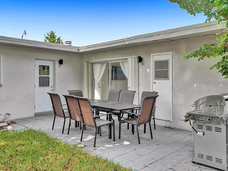 1573 NE 30th Ct — Photo 27