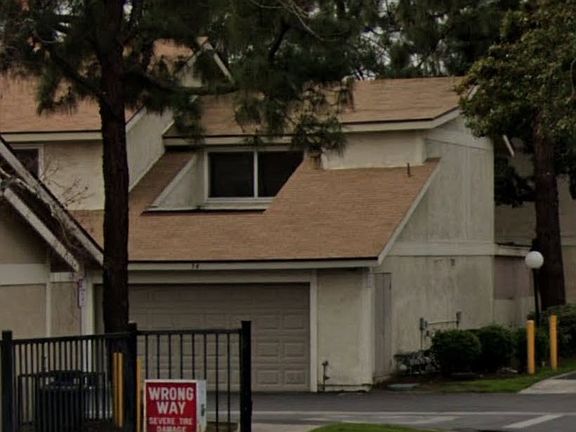 4th image of 1650 S Campus Ave APT 34