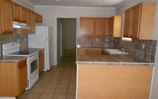 4th image of 403 SE Baya Dr