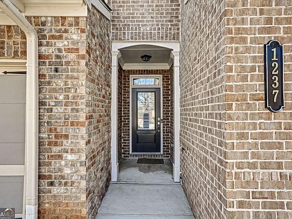 4th image of 1237 Foxcroft Ln