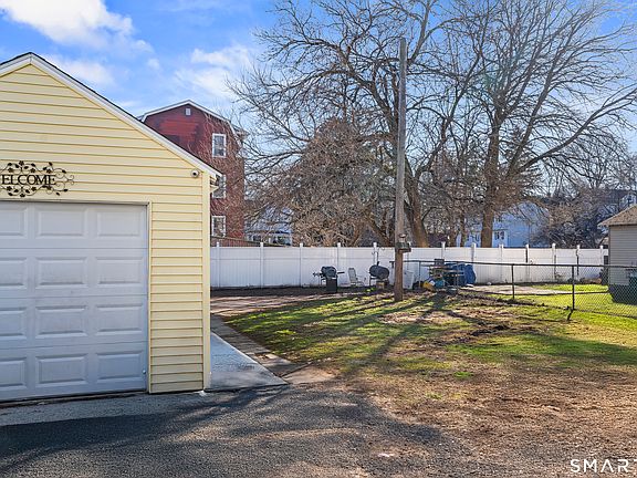 5th image of 160 Springdale Avenue