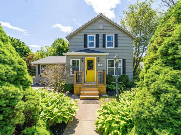 16 Lawnwood Ave, Halifax, NS B3N 1E7