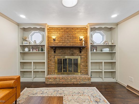 4th image of 486 Oakridge Dr