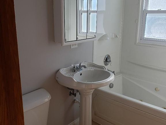 5th image of 326 N Prospect Dr