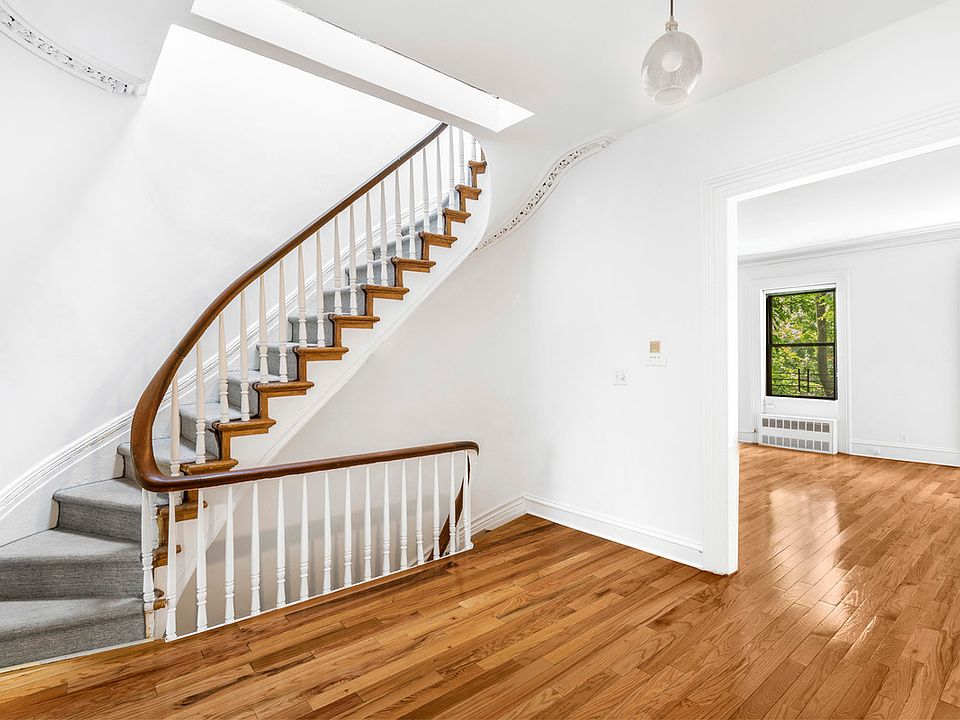 1st image of 322 W 20th St #2