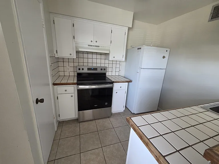 1201 W 20th Pl — Photo 7