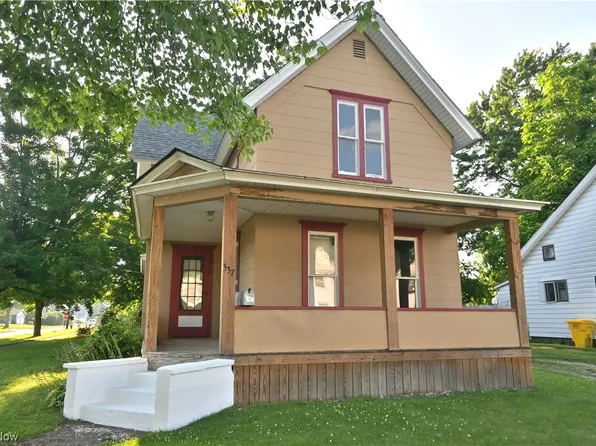 537 Sandusky St, Conneaut, OH 44030