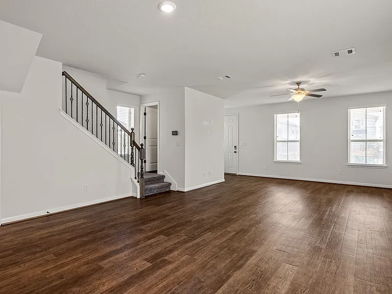 2904 Harvester Ln — Photo 6