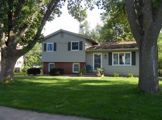 8748 Summit Dr, Clive, IA 50325