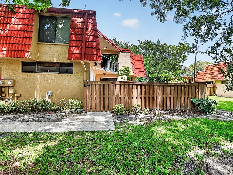 8099 Severn Dr #D — Photo 2