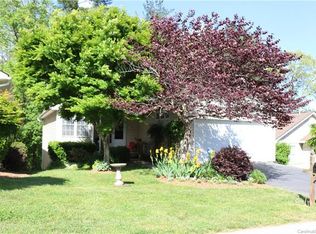 246 Creeks End Cir, Mills River, NC 28759