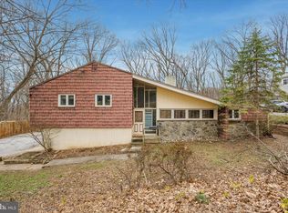 675 Trephanny Ln, Strafford, PA 19087