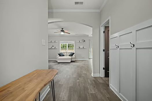 4th image of 218 Gladstone Dr