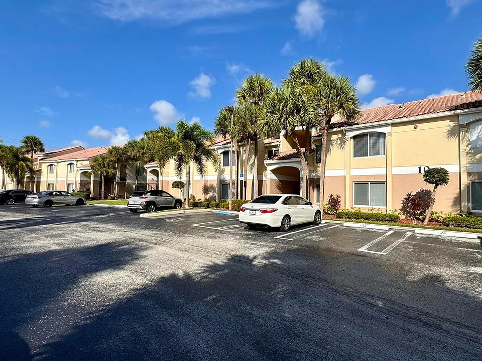 815 W Boynton Beach Blvd #1-106
